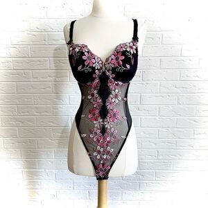 Victoria’s Secret Y2K Black Pink Flower Embroidered Thong Bodysuit Size 36C